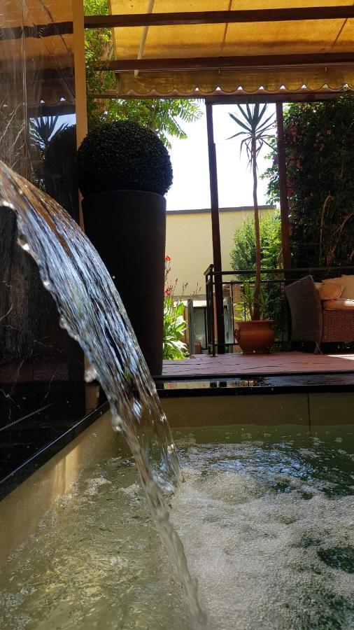 Apartamento La Casa Con Piscina Riscaldata Interna Anna Luxury Garden Pisa Exterior foto